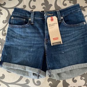 Levi’s mid-length shorts W25 Size 0
